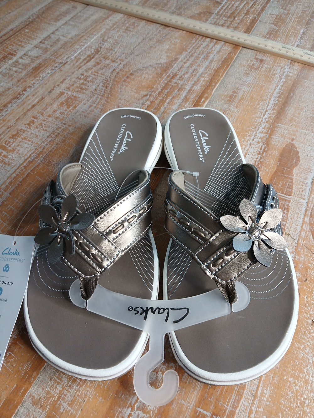 Clarks Women’s Metallic Pewter Flower Thong Sandals